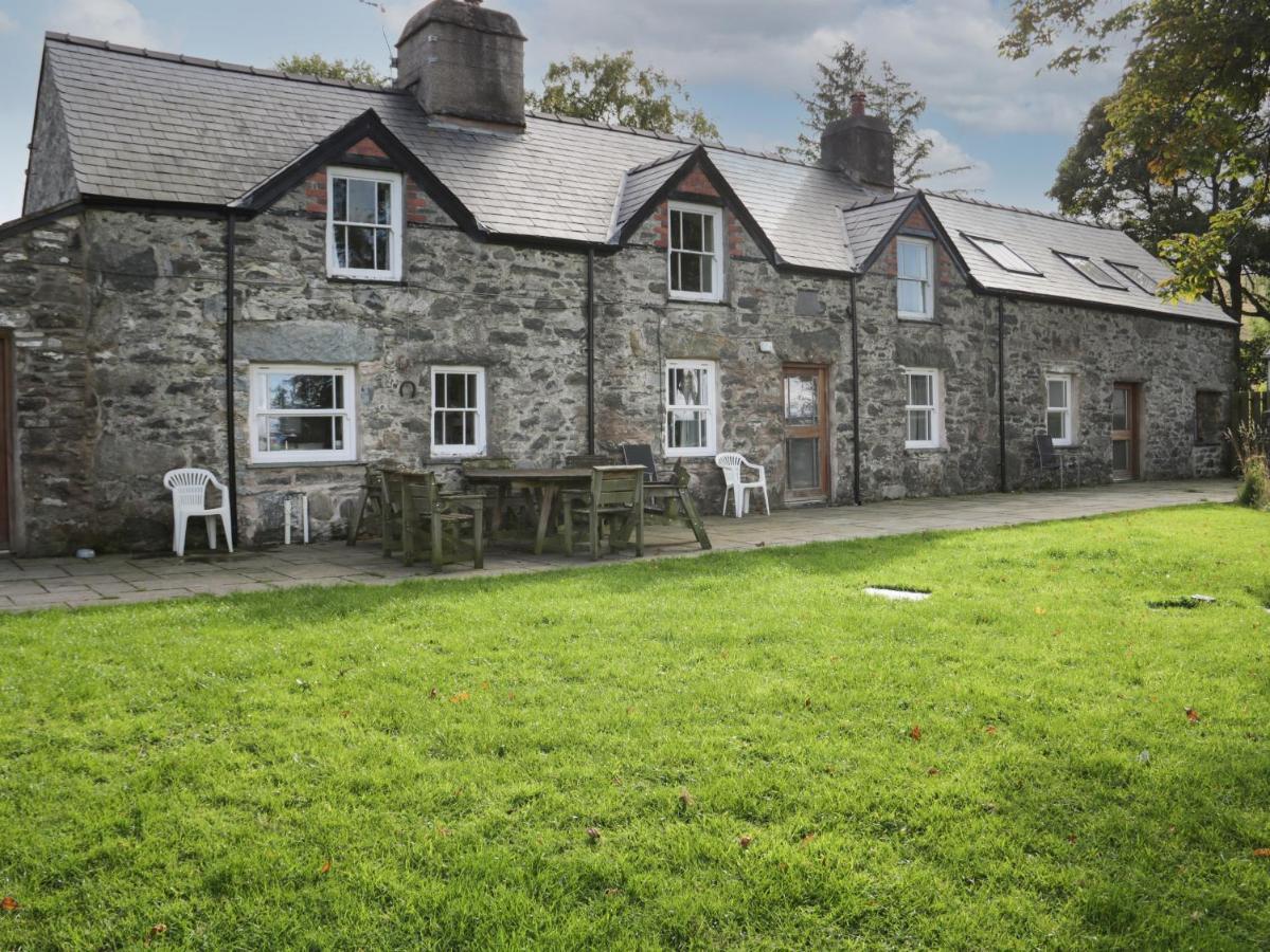 Bryn Dedwydd Farmhouse Pentrefoelas Exterior photo