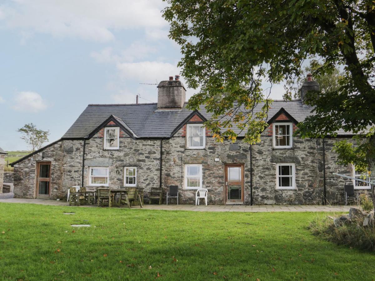 Bryn Dedwydd Farmhouse Pentrefoelas Exterior photo