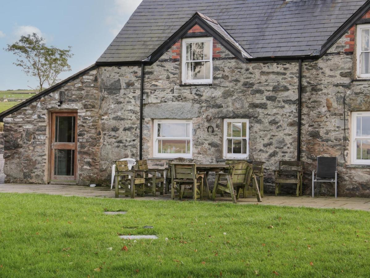 Bryn Dedwydd Farmhouse Pentrefoelas Exterior photo