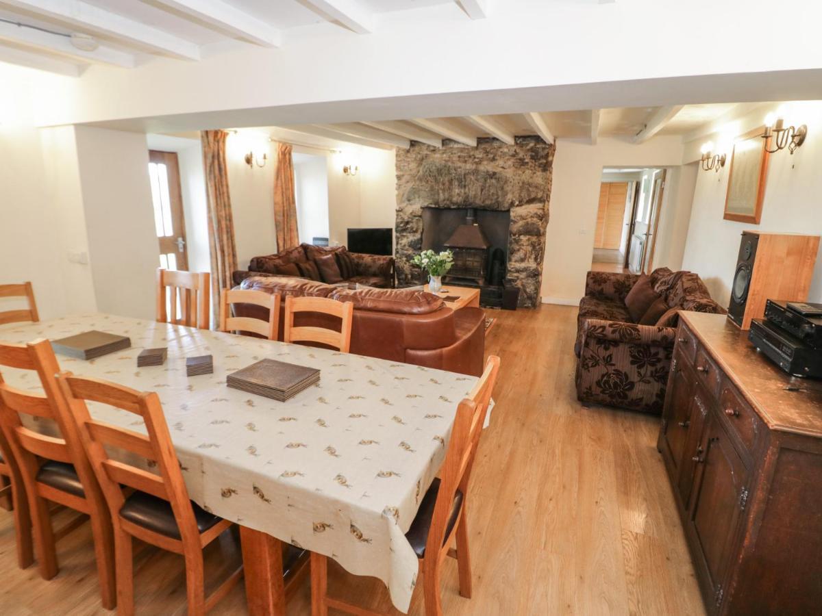 Bryn Dedwydd Farmhouse Pentrefoelas Exterior photo